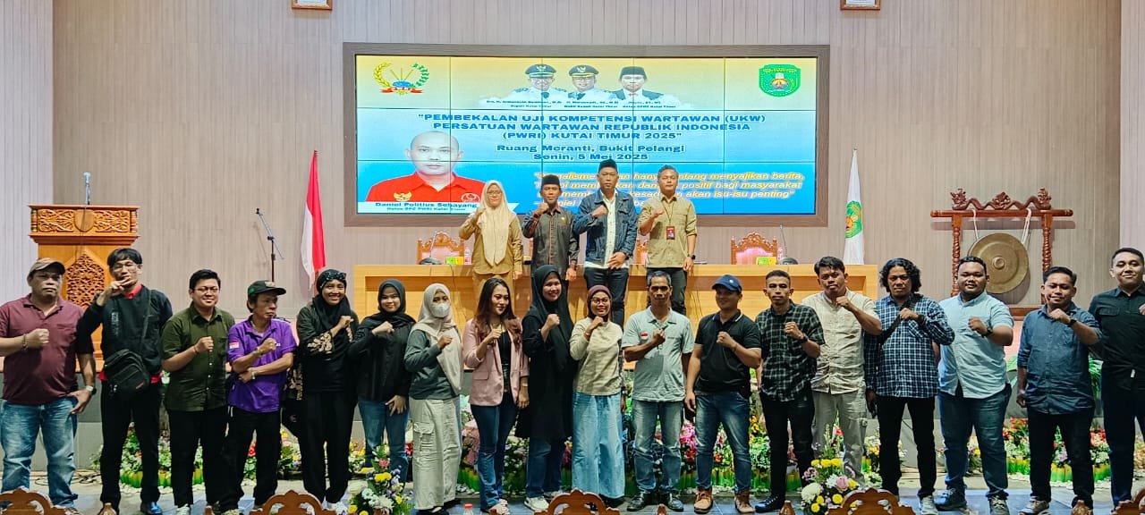Foto bersama pesrta UKW yang di gelar oleh PWRi Kutim dan Ketua DPRD Kutim